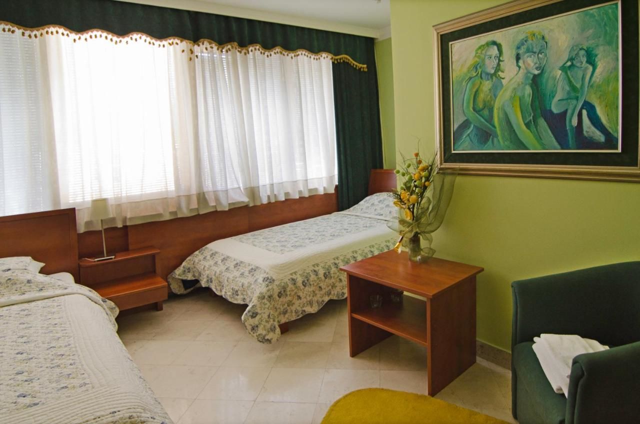 Отель Hotel Bojatours Lux Подгорица-29