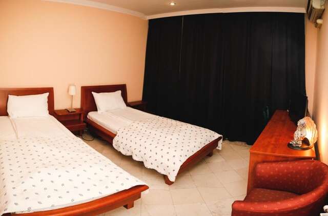 Отель Hotel Bojatours Lux Подгорица-12